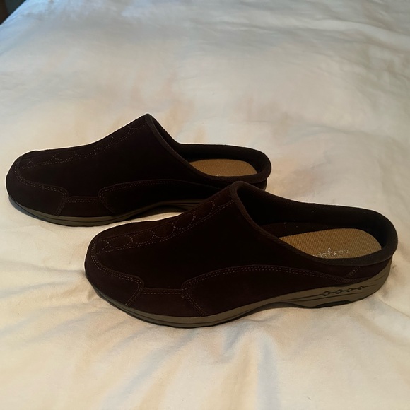 Easy Spirit Dark Brown Slip-On Shoes - Picture 3 of 8